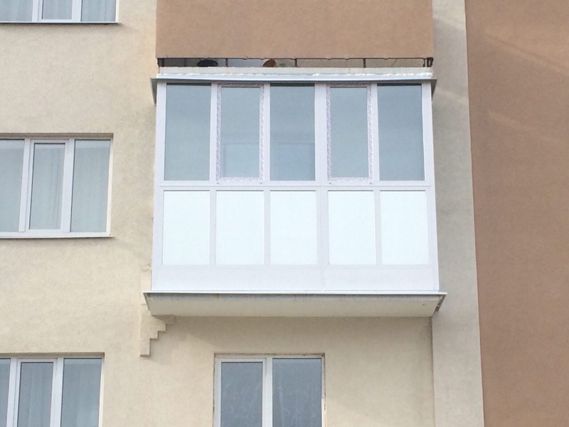 Остекление от пола до потолка балкона